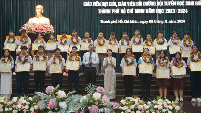 Kỳ tích về học sinh giỏi của TP HCM - Ảnh 3. Kỳ tích về học sinh giỏi của TP HCM - Ảnh 3.