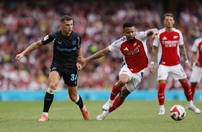 Granit Xhaka mất hút trong ngày trở lại Emirates Granit Xhaka mất hút trong ngày trở lại Emirates