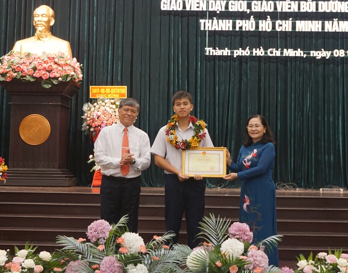 Kỳ tích về học sinh giỏi của TP HCM - Ảnh 2. Kỳ tích về học sinh giỏi của TP HCM - Ảnh 2.