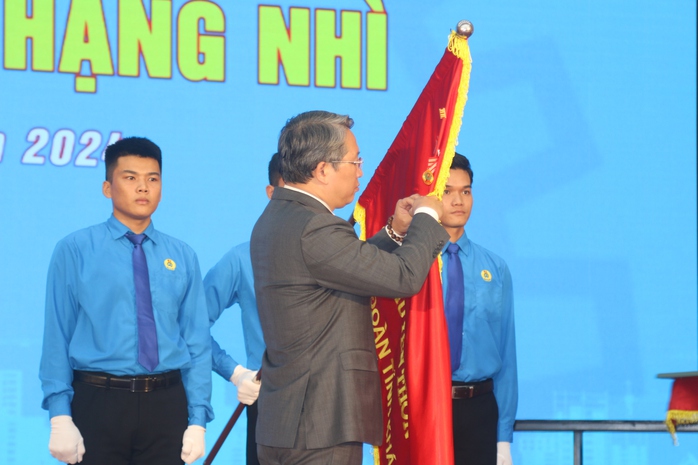 LĐLĐ tỉnh Khánh Hòa nhận Huân chương Độc lập hạng Nhì- Ảnh 1. LĐLĐ tỉnh Khánh Hòa nhận Huân chương Độc lập hạng Nhì- Ảnh 1.