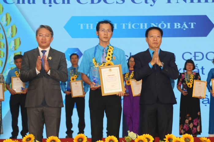 LĐLĐ tỉnh Khánh Hòa nhận Huân chương Độc lập hạng Nhì- Ảnh 5. LĐLĐ tỉnh Khánh Hòa nhận Huân chương Độc lập hạng Nhì- Ảnh 5.