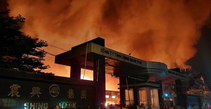 Toàn cảnh "biển lửa" bao trùm gần 14.000 m2 trong Khu Công nghiệp Bàu Xéo- Ảnh 4. Toàn cảnh "biển lửa" bao trùm gần 14.000 m2 trong Khu Công nghiệp Bàu Xéo- Ảnh 4.