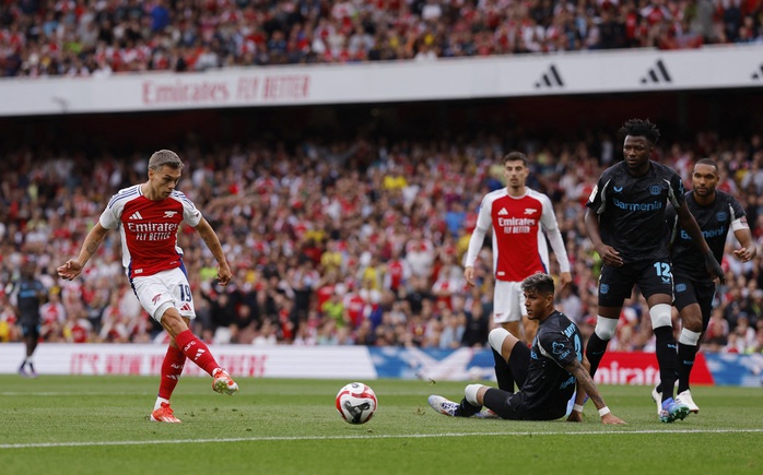 Vùi dập tân vô địch Bundesliga, Arsenal thị uy sức mạnh tại London- Ảnh 3. Vùi dập tân vô địch Bundesliga, Arsenal thị uy sức mạnh tại London- Ảnh 3.