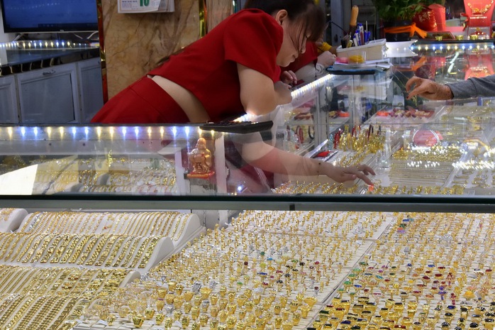 Giá vàng hôm nay, 9-8: Đảo chiều tăng mạnh- Ảnh 1. Giá vàng hôm nay, 9-8: Đảo chiều tăng mạnh- Ảnh 1.