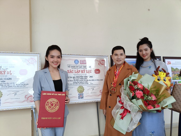 Nhạc sĩ 2 lần nhận Kỷ lục Việt Nam- Ảnh 2. Nhạc sĩ 2 lần nhận Kỷ lục Việt Nam- Ảnh 2.