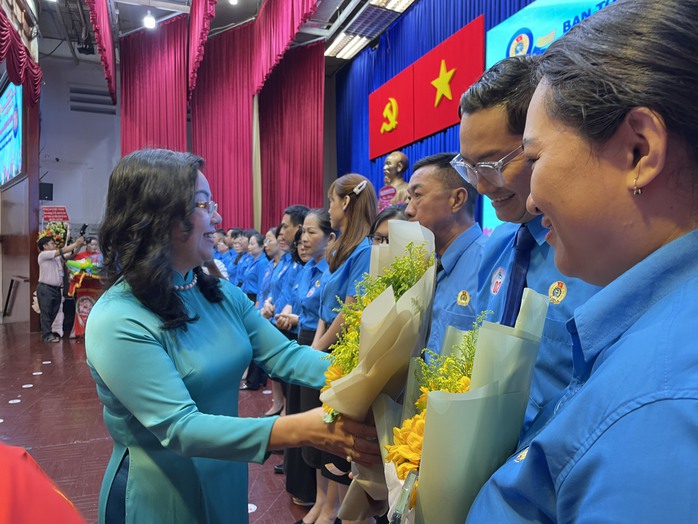 TP HCM: Sôi nổi thi đua mừng Công đoàn Việt Nam 95 tuổi- Ảnh 2. TP HCM: Sôi nổi thi đua mừng Công đoàn Việt Nam 95 tuổi- Ảnh 2.