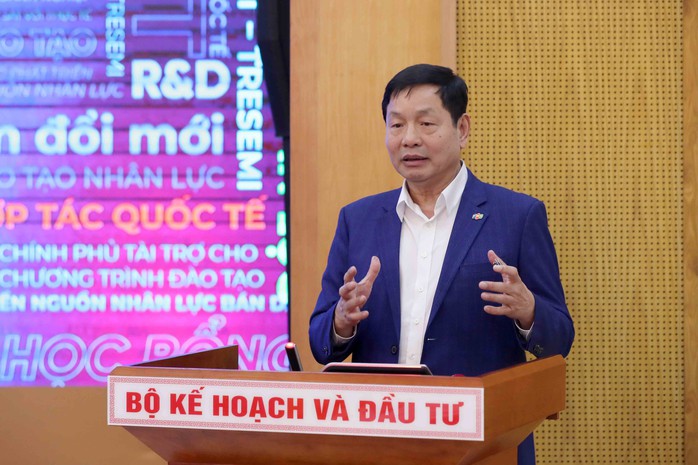 Chủ tịch FPT Trương Gia Bình cam kết đào tạo 10.000 kỹ sư bán dẫn- Ảnh 2. Chủ tịch FPT Trương Gia Bình cam kết đào tạo 10.000 kỹ sư bán dẫn- Ảnh 2.