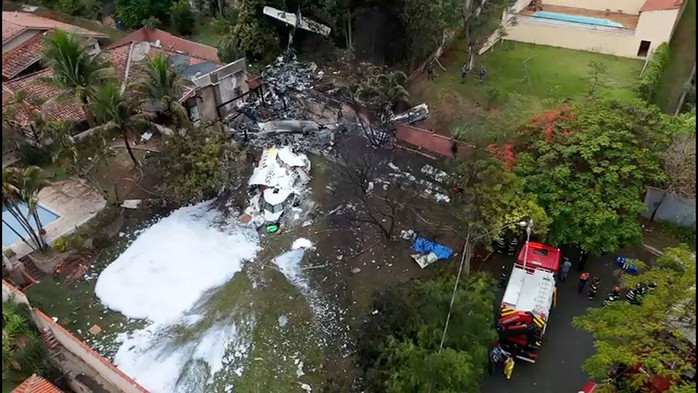 Máy bay lao xuống khu dân cư ở Brazil, 61 người thiệt mạng- Ảnh 1. Máy bay lao xuống khu dân cư ở Brazil, 61 người thiệt mạng- Ảnh 1.