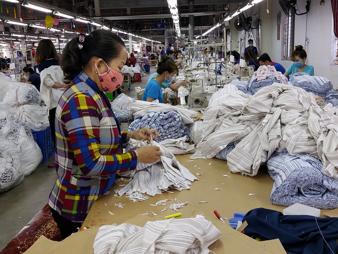 Nhiều nhà máy tuyển lao động lớn tuổi- Ảnh 1. Nhiều nhà máy tuyển lao động lớn tuổi- Ảnh 1.