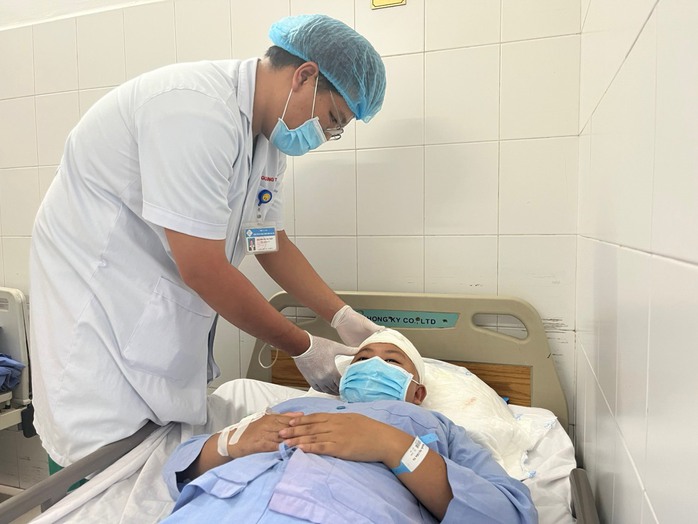 Sóc Trăng: Bé trai gây họa lớn khi cầm kéo ném vào mèo hoang- Ảnh 4. Sóc Trăng: Bé trai gây họa lớn khi cầm kéo ném vào mèo hoang- Ảnh 4.