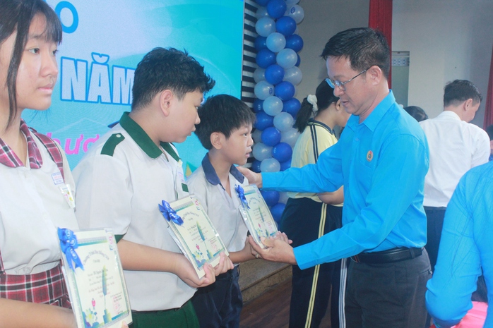 Đa dạng các các hoạt động chào mừng 95 năm thành lập Công đoàn- Ảnh 5. Đa dạng các các hoạt động chào mừng 95 năm thành lập Công đoàn- Ảnh 5.