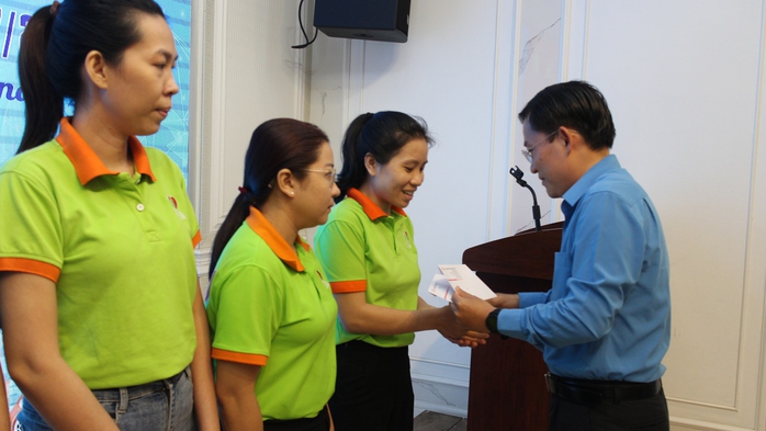 Đa dạng các các hoạt động chào mừng 95 năm thành lập Công đoàn- Ảnh 4. Đa dạng các các hoạt động chào mừng 95 năm thành lập Công đoàn- Ảnh 4.