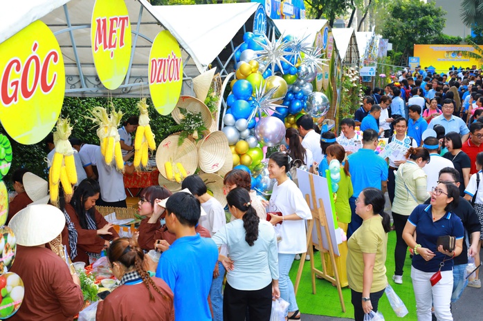 Đa dạng các các hoạt động chào mừng 95 năm thành lập Công đoàn- Ảnh 2. Đa dạng các các hoạt động chào mừng 95 năm thành lập Công đoàn- Ảnh 2.