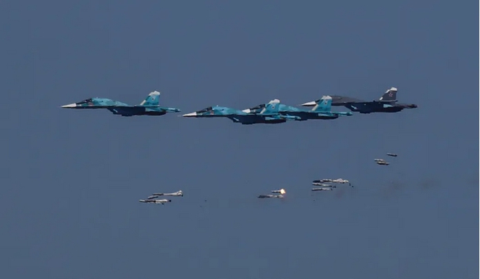 Máy bay ném bom Sukhoi Su-34... Ảnh: Reuters Máy bay ném bom Sukhoi Su-34... Ảnh: Reuters