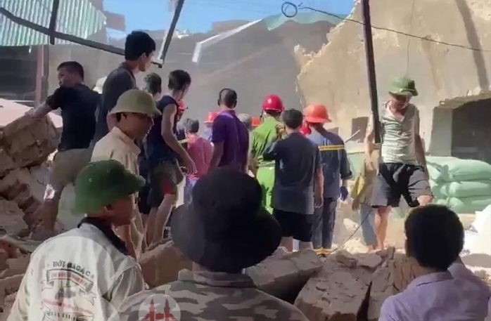 2 người tử vong, 1 người bị thương trong vụ sập nhà xưởng- Ảnh 1. 2 người tử vong, 1 người bị thương trong vụ sập nhà xưởng- Ảnh 1.