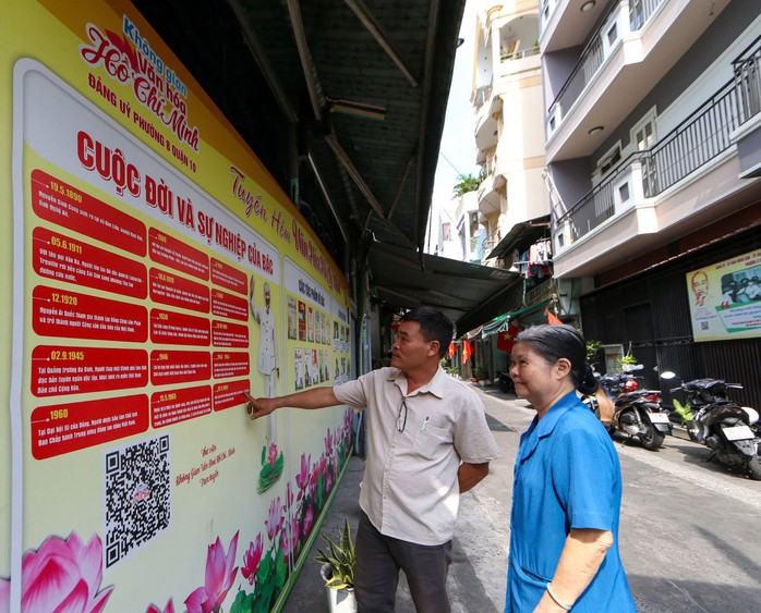 Người dân tại tuyến hẻm 223 Nguyễn Tiểu La (phường 8, quận 10) thực hiện mô hình Tuyến hẻm văn hóa Hồ Chí Minh. Ảnh: HOÀNG TRIỀU Người dân tại tuyến hẻm 223 Nguyễn Tiểu La (phường 8, quận 10) thực hiện mô hình Tuyến hẻm văn hóa Hồ Chí Minh. Ảnh: HOÀNG TRIỀU