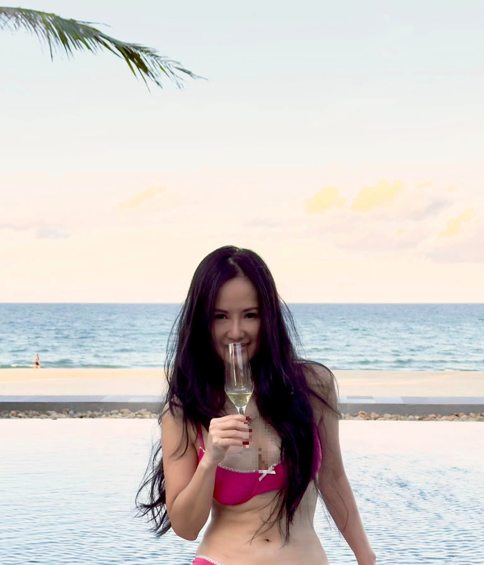 Hồng Nhung khoe dáng quyến rũ với bikini- Ảnh 1. Hồng Nhung khoe dáng quyến rũ với bikini- Ảnh 1.