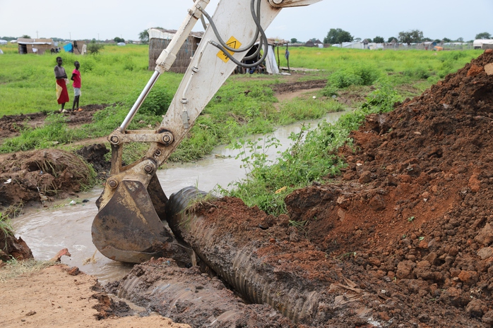Kỷ niệm Quốc khánh, "bộ đội Cụ Hồ" tặng thuốc, sửa thuyền giúp người dân châu Phi- Ảnh 10. Kỷ niệm Quốc khánh, "bộ đội Cụ Hồ" tặng thuốc, sửa thuyền giúp người dân châu Phi- Ảnh 10.