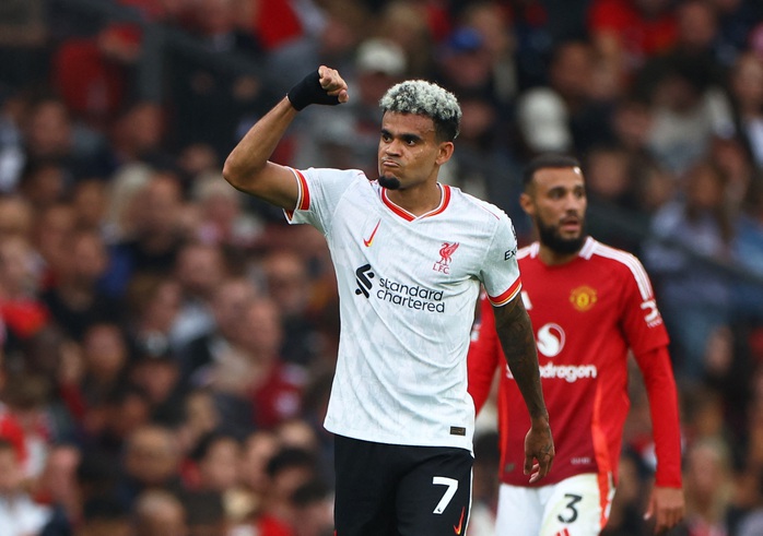 Tuyến giữa phạm liên tiếp sai lầm, Man United thua tan nát Liverpool- Ảnh 4. Tuyến giữa phạm liên tiếp sai lầm, Man United thua tan nát Liverpool- Ảnh 4.