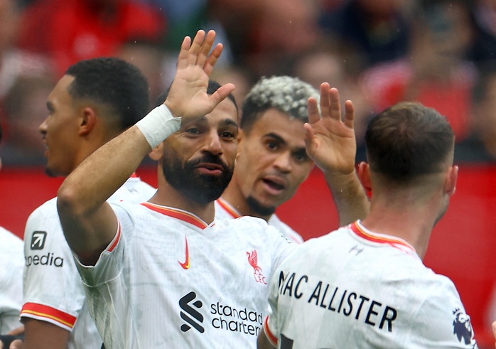 Tuyến giữa phạm liên tiếp sai lầm, Man United thua tan nát Liverpool- Ảnh 5. Tuyến giữa phạm liên tiếp sai lầm, Man United thua tan nát Liverpool- Ảnh 5.