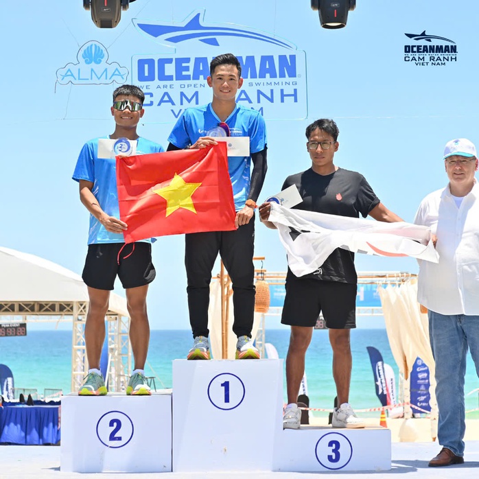VĐV Việt Nam lập kỷ lục tại Giải bơi biển quốc tế Oceanman Cam Ranh 2024- Ảnh 6. VĐV Việt Nam lập kỷ lục tại Giải bơi biển quốc tế Oceanman Cam Ranh 2024- Ảnh 6.