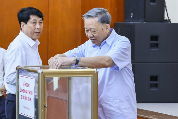 Tổng Bí thư, Chủ tịch nước Tô Lâm tham gia ủng hộ đồng bào bị thiệt hại do cơn bão số 3 gây raẢnh: Quang Vinh Tổng Bí thư, Chủ tịch nước Tô Lâm tham gia ủng hộ đồng bào bị thiệt hại do cơn bão số 3 gây raẢnh: Quang Vinh