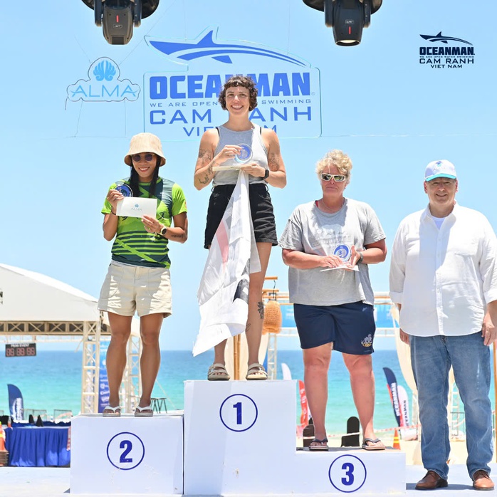 VĐV Việt Nam lập kỷ lục tại Giải bơi biển quốc tế Oceanman Cam Ranh 2024- Ảnh 8. VĐV Việt Nam lập kỷ lục tại Giải bơi biển quốc tế Oceanman Cam Ranh 2024- Ảnh 8.