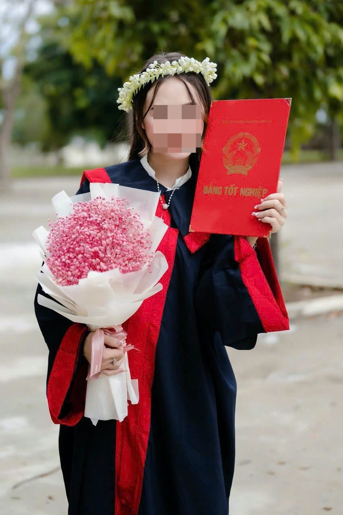 Xót xa nữ sinh viên năm 2 mất tích trong vụ sập cầu Phong Châu- Ảnh 1. Xót xa nữ sinh viên năm 2 mất tích trong vụ sập cầu Phong Châu- Ảnh 1.