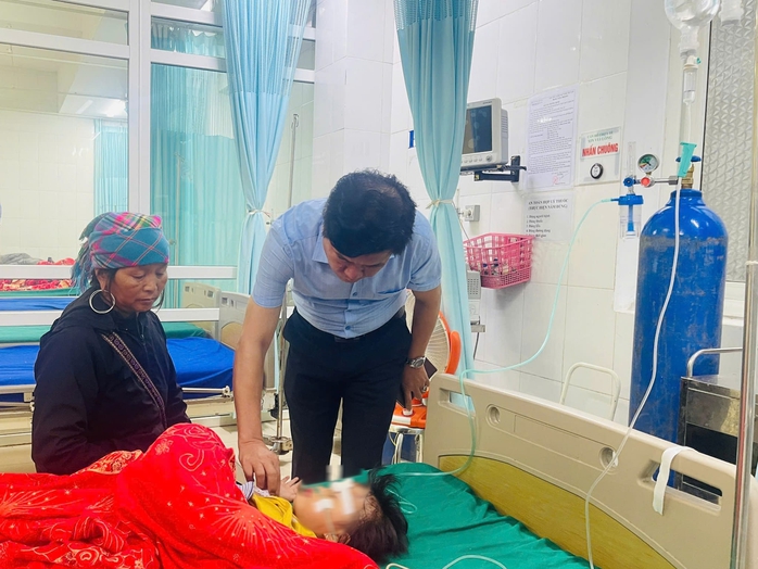 Trên đường đi làm về, phó trưởng trạm y tế bị nước lũ cuốn trôi- Ảnh 1. Trên đường đi làm về, phó trưởng trạm y tế bị nước lũ cuốn trôi- Ảnh 1.