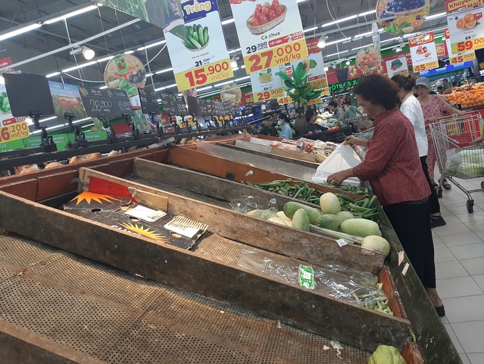 Người dân lại ùn ùn mua thực phẩm tích trữ, Bộ Công Thương khuyến cáo - Ảnh 1. Người dân lại ùn ùn mua thực phẩm tích trữ, Bộ Công Thương khuyến cáo - Ảnh 1.