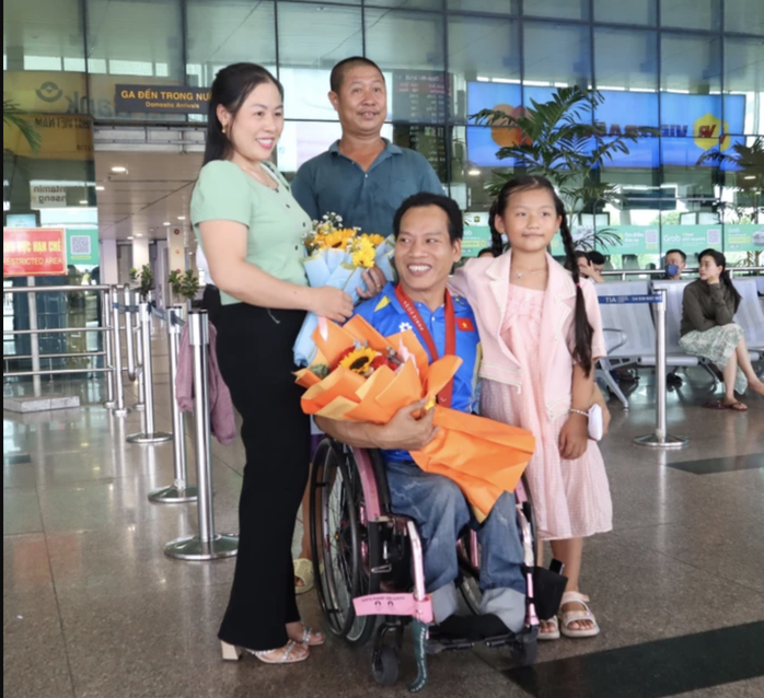 Ngày về của các tuyển thủ Paralympic Việt Nam- Ảnh 4. Ngày về của các tuyển thủ Paralympic Việt Nam- Ảnh 4.