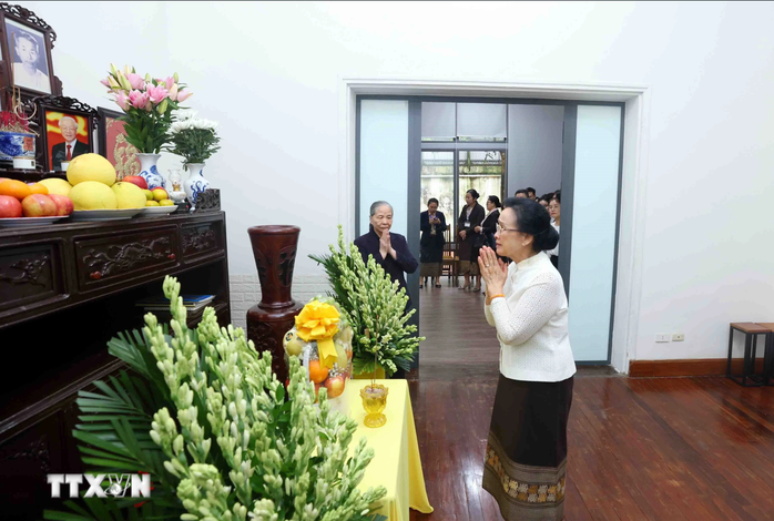 Phu nhân Tổng Bí thư, Chủ tịch nước Lào thăm Phu nhân cố Tổng Bí thư Nguyễn Phú Trọng- Ảnh 3. Phu nhân Tổng Bí thư, Chủ tịch nước Lào thăm Phu nhân cố Tổng Bí thư Nguyễn Phú Trọng- Ảnh 3.