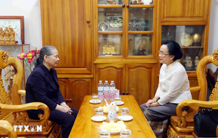 Phu nhân Tổng Bí thư, Chủ tịch nước Lào thăm Phu nhân cố Tổng Bí thư Nguyễn Phú Trọng- Ảnh 4. Phu nhân Tổng Bí thư, Chủ tịch nước Lào thăm Phu nhân cố Tổng Bí thư Nguyễn Phú Trọng- Ảnh 4.