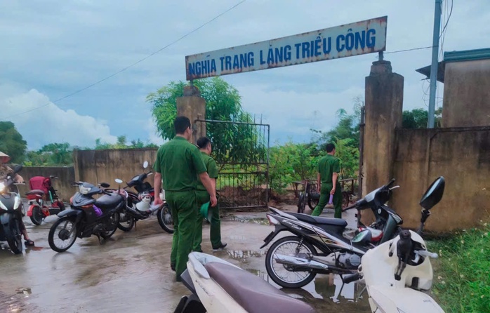 Mộ bố chồng bị trộm hài cốt sau khi nhận tin nhắn “chuẩn bị 5 tỉ đồng”- Ảnh 2. Mộ bố chồng bị trộm hài cốt sau khi nhận tin nhắn “chuẩn bị 5 tỉ đồng”- Ảnh 2.