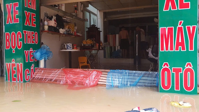 VIDEO: Cận cảnh chạy lũ lụt của người dân Phúc Tân sau hơn 20 năm- Ảnh 16. VIDEO: Cận cảnh chạy lũ lụt của người dân Phúc Tân sau hơn 20 năm- Ảnh 16.