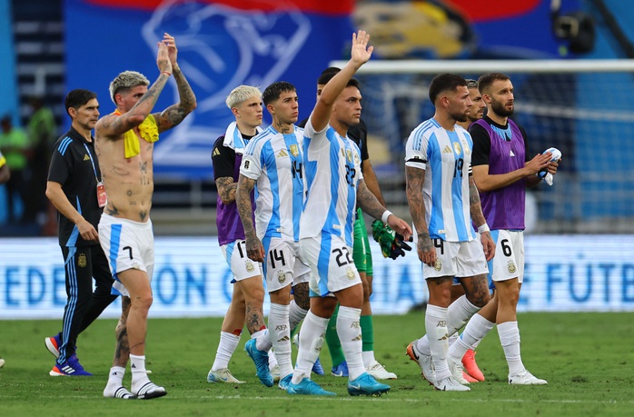 Vắng Messi, Argentina gục ngã trước "đòn thù" Colombia- Ảnh 7. Vắng Messi, Argentina gục ngã trước "đòn thù" Colombia- Ảnh 7.