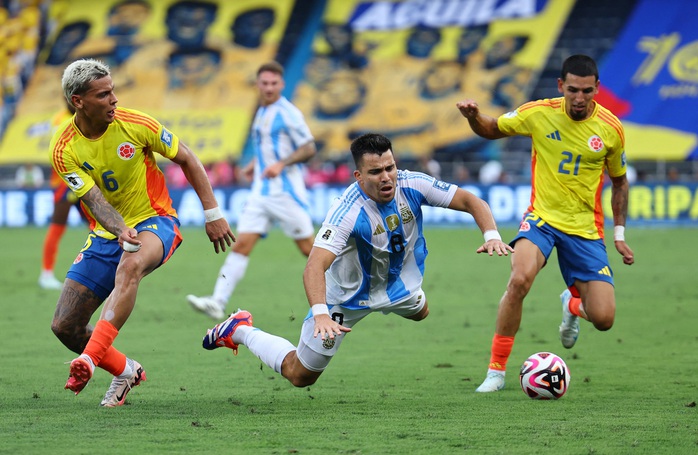 Vắng Messi, Argentina gục ngã trước "đòn thù" Colombia- Ảnh 1. Vắng Messi, Argentina gục ngã trước "đòn thù" Colombia- Ảnh 1.