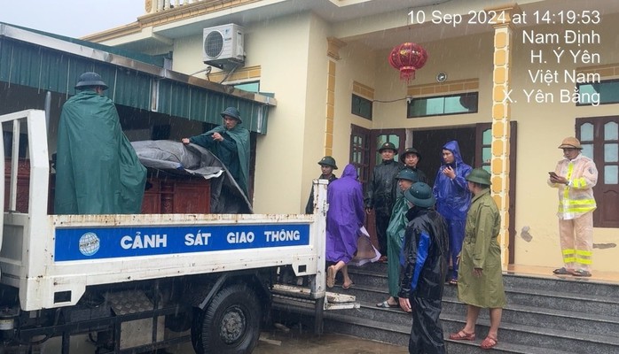 Nước lũ tràn đê bối, Nam Định di dời gần 500 hộ dân- Ảnh 5. Nước lũ tràn đê bối, Nam Định di dời gần 500 hộ dân- Ảnh 5.