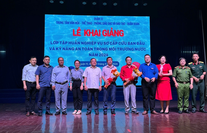 Quận 11 mở lớp tập huấn sơ cấp cứu và kỹ năng chống đuối nước- Ảnh 1. Quận 11 mở lớp tập huấn sơ cấp cứu và kỹ năng chống đuối nước- Ảnh 1.
