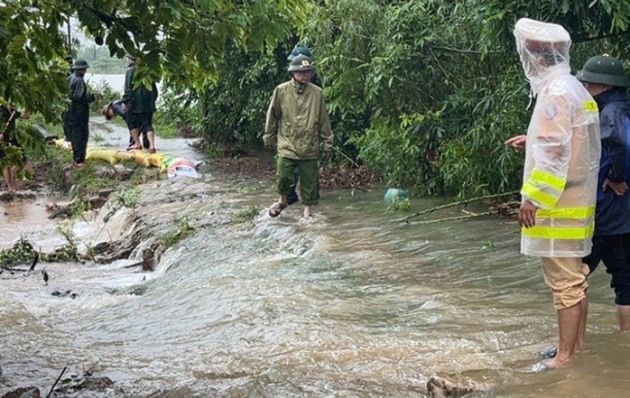 Nước lũ tràn đê bối, Nam Định di dời gần 500 hộ dân- Ảnh 6. Nước lũ tràn đê bối, Nam Định di dời gần 500 hộ dân- Ảnh 6.