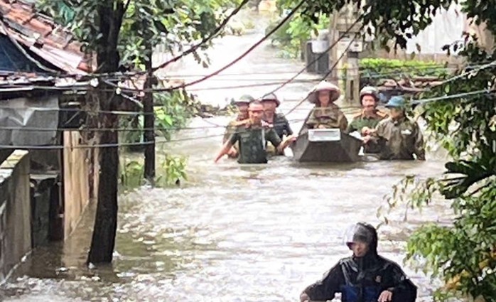 Nước lũ tràn đê bối, Nam Định di dời gần 500 hộ dân- Ảnh 7. Nước lũ tràn đê bối, Nam Định di dời gần 500 hộ dân- Ảnh 7.