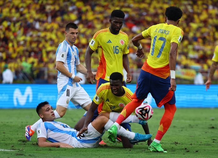 Vắng Messi, Argentina gục ngã trước "đòn thù" Colombia- Ảnh 3. Vắng Messi, Argentina gục ngã trước "đòn thù" Colombia- Ảnh 3.