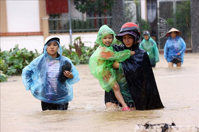 Hà Nội: Lũ lên nhanh, hàn khẩu đê sông Hồng ở một số vị trí- Ảnh 1. Hà Nội: Lũ lên nhanh, hàn khẩu đê sông Hồng ở một số vị trí- Ảnh 1.