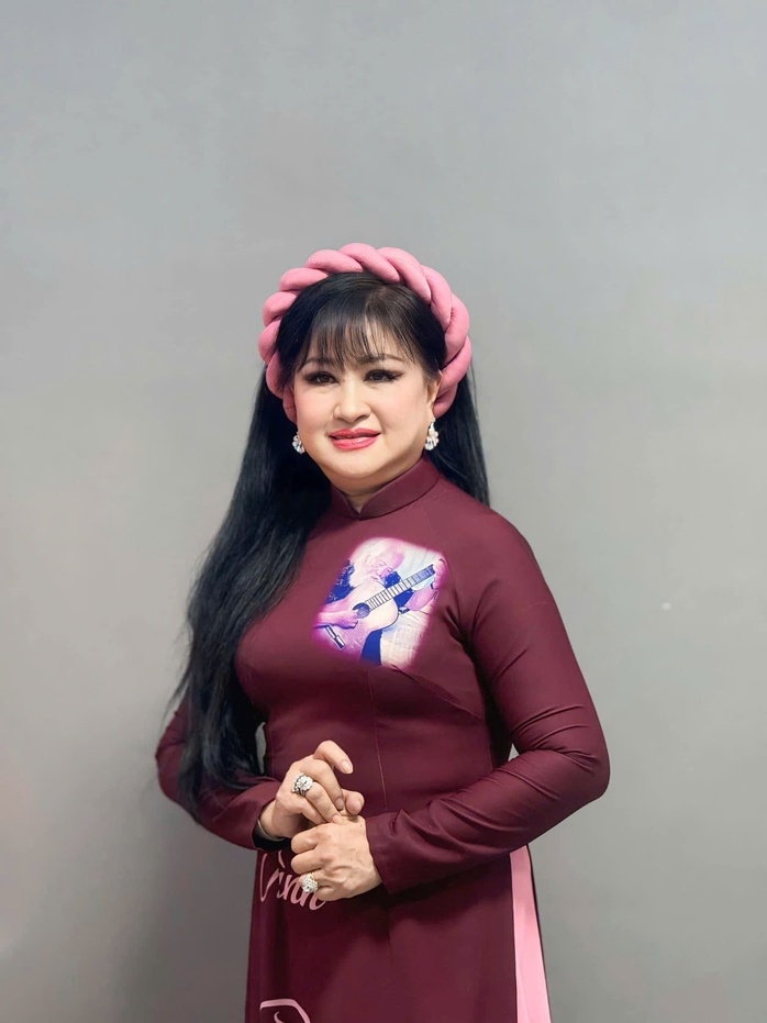 Văn nghệ sĩ đồng hành cùng Báo Người Lao Động giúp đỡ bà con vùng bão lũ
- Ảnh 4. Văn nghệ sĩ đồng hành cùng Báo Người Lao Động giúp đỡ bà con vùng bão lũ
- Ảnh 4.