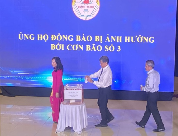 Học sinh tiểu học ở TP HCM bật khóc khi thấy cảnh mưa lũ miền Bắc- Ảnh 6. Học sinh tiểu học ở TP HCM bật khóc khi thấy cảnh mưa lũ miền Bắc- Ảnh 6.