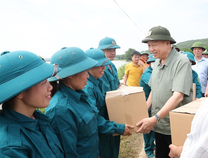 Cứu dân là ưu tiên cao nhất- Ảnh 1. Cứu dân là ưu tiên cao nhất- Ảnh 1.
