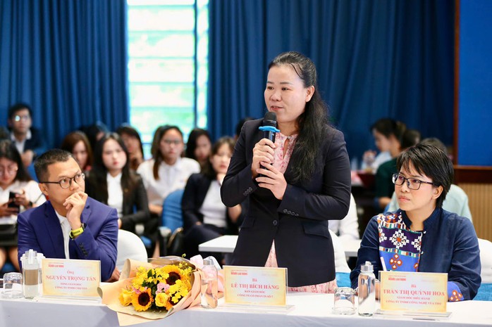 Bà LÊ THỊ BÍCH HẰNG Bà LÊ THỊ BÍCH HẰNG