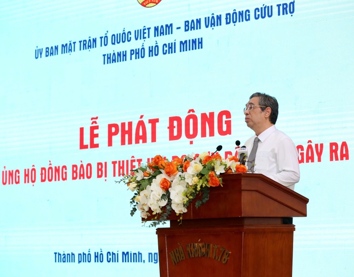 Báo Người Lao Động trao 5 tỉ đồng hỗ trợ đồng bào vượt qua thiên tai- Ảnh 2. Báo Người Lao Động trao 5 tỉ đồng hỗ trợ đồng bào vượt qua thiên tai- Ảnh 2.