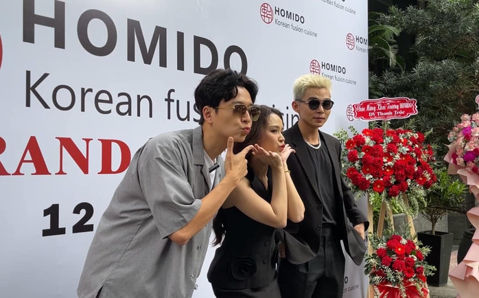 Nhiều sao và cha mẹ nuôi chúc mừng ngày vui của Sam- Ảnh 4. Nhiều sao và cha mẹ nuôi chúc mừng ngày vui của Sam- Ảnh 4.