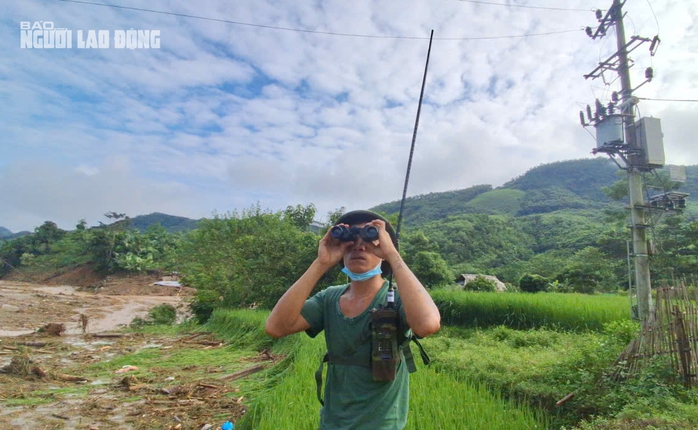 Vụ lũ quét gần 100 người chết, mất tích: Sử dụng chó nghiệp vụ, flycam trong tìm kiếm- Ảnh 10. Vụ lũ quét gần 100 người chết, mất tích: Sử dụng chó nghiệp vụ, flycam trong tìm kiếm- Ảnh 10.